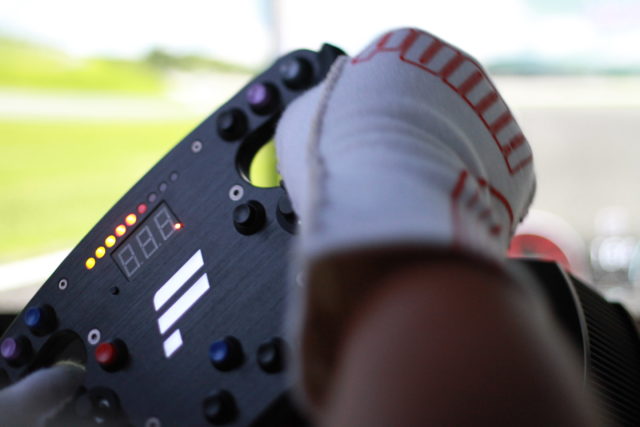 IMG_4366 | 株式会社ゼンカイレーシング|レーシングシミュレーターの開発・ハンコン販売