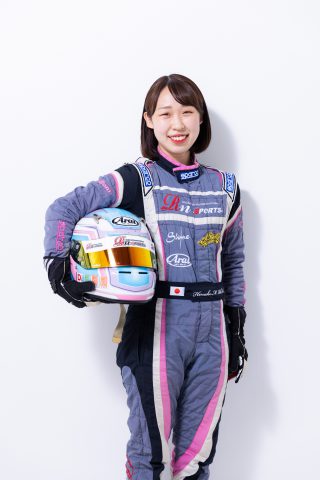 hinako_1 | 株式会社ゼンカイレーシング|レーシングシミュレーターの開発・ハンコン販売