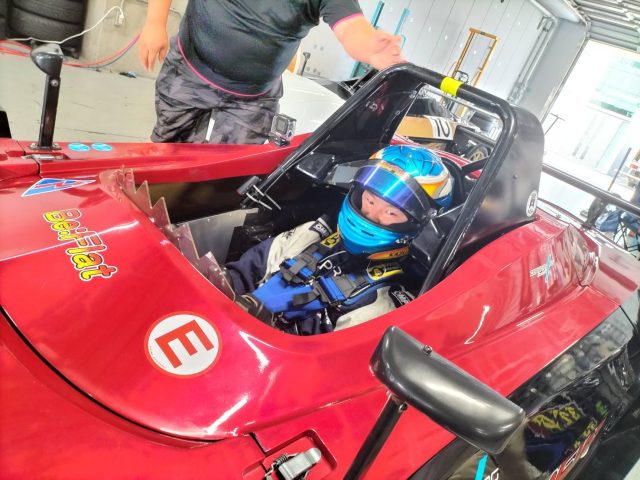 84054 | 株式会社ゼンカイレーシング|レーシングシミュレーターの開発・ハンコン販売