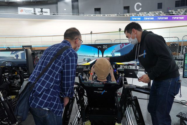 専門のオペレーターが技術面をサポート | 株式会社ゼンカイレーシング|レーシングシミュレーターの開発・ハンコン販売 ゼンカイレーシング、 レーシングシミュレーターのレンタル事業を本格始動